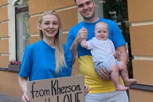 На Глибочицькій відкрився заклад Verde salad bar від родини переселенців із Херсона