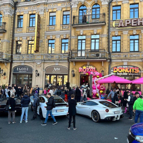 На Бессарабке открылась первая пончиковая немецкой сети Royal Donuts