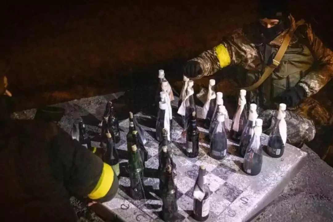 &laquo;Незвичайні шахи під час війни&raquo;: Фото тероборони під Києвом &ndash; серед світлин року за версією ВВС