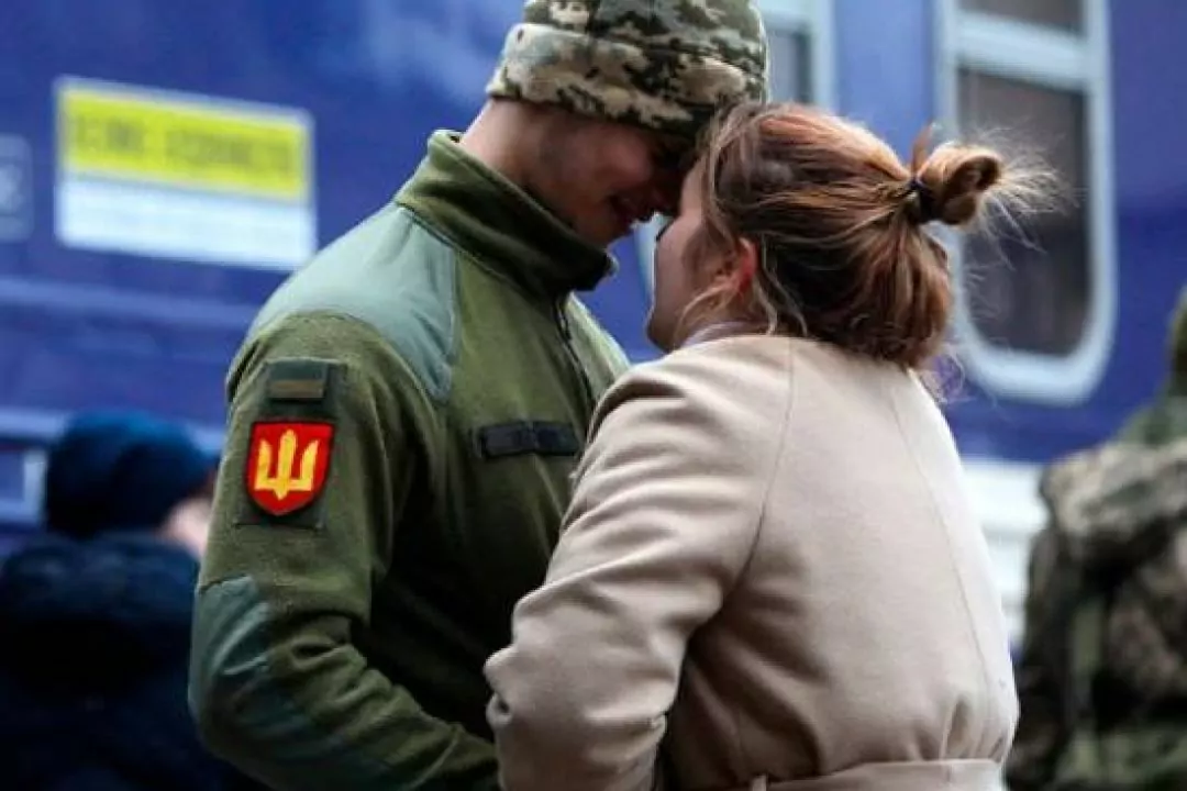 В &ldquo;Укрзалізниці&rdquo; допоможуть привітати з Днем закоханих військових, які 14 лютого будуть в поїздах