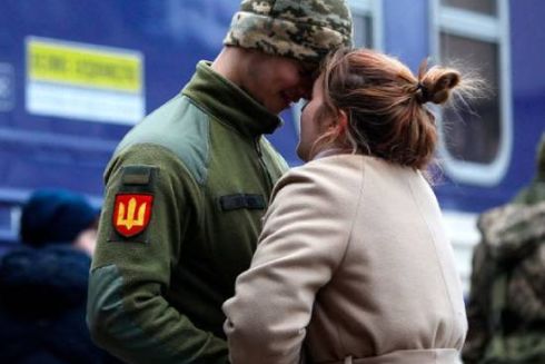 В “Укрзалізниці” допоможуть привітати з Днем закоханих військових, які 14 лютого будуть в поїздах