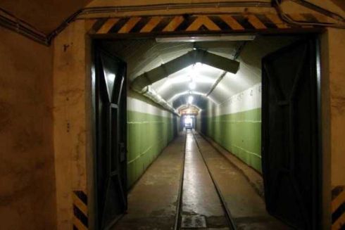 В Киевской области есть 425 убежищ на случай ядерного удара. Их оборудуют радиоприемниками — глава ОВА