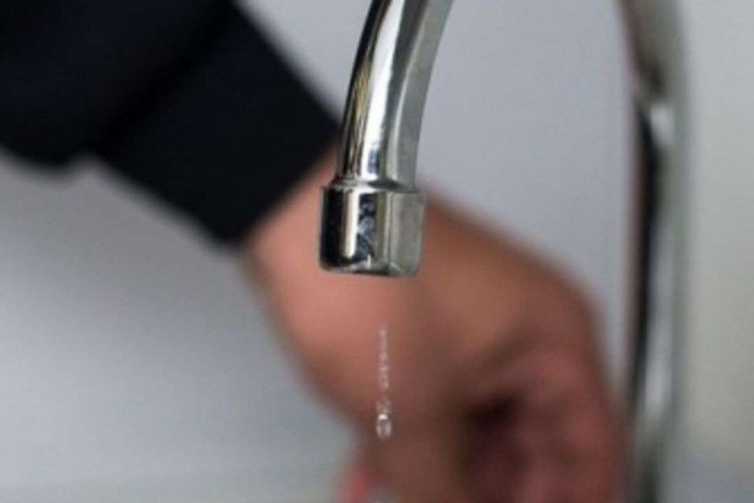 Київ може залишитися без основного джерела питної води через забруднення Десни: подробиці