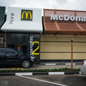 McDonald's открыл залы в первых 10 ресторанах в Киеве