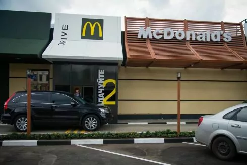 McDonald's открыл залы в первых 10 ресторанах в Киеве