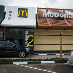 McDonald's відновлює роботу. Офіційно названі дати відкриття та адреси ресторанів, що запрацюють першими