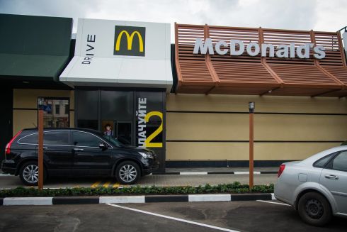 McDonald's відновлює роботу. Офіційно названі дати відкриття та адреси ресторанів, що запрацюють першими