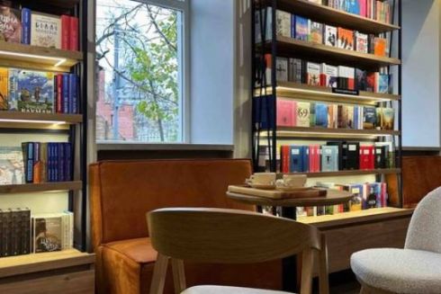 Книжный магазин-кафе Book.ua открыли на Золотых Воротах