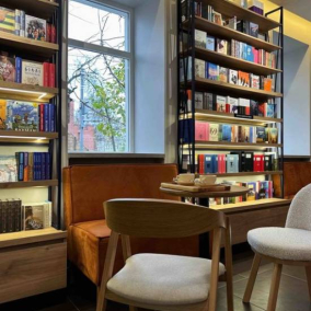Книжный магазин-кафе Book.ua открыли на Золотых Воротах