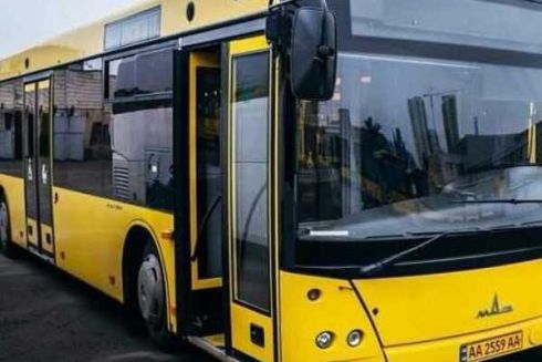 Кияни закликають запустити автобуси у години пік між станціями "Арсенальна" та "Палац Україна"