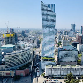 Сервис Airbnb снова предоставляет бесплатное жилье для украинцев в Варшаве