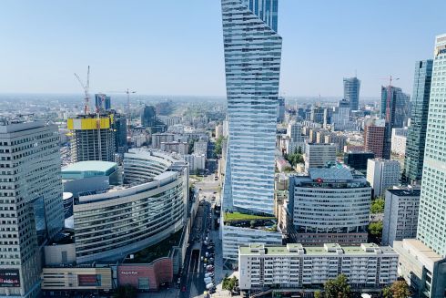 Сервіс Airbnb знову надає безкоштовне житло для українців у Варшаві