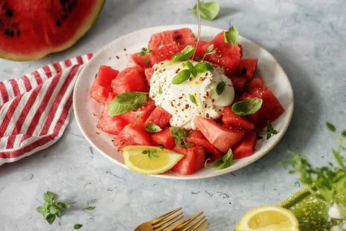 Граніта, тартар, капрезе: 10 страв із кавуна, які ви не куштували