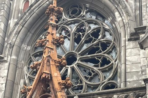 Пошкоджені вітражі костелу Святого Миколая відновлять за автентичними кресленнями