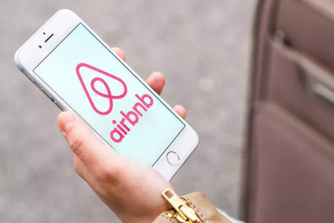 Airbnb впроваджує партнерські програми для 100 000 українських біженців