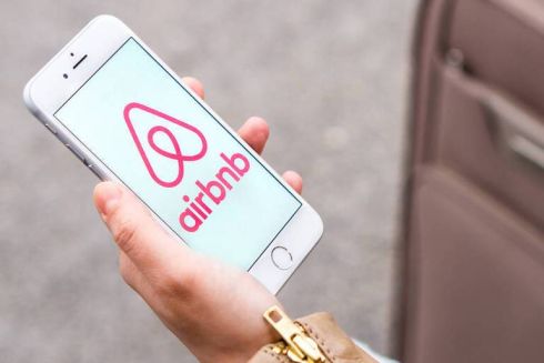 Airbnb вводит партнерские программы для 100 000 украинских беженцев