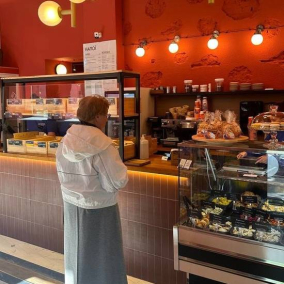 В Урядовому кварталі Києва відкрили Klara Bakery&Cafe від пиріжкової “Тітки Клари”