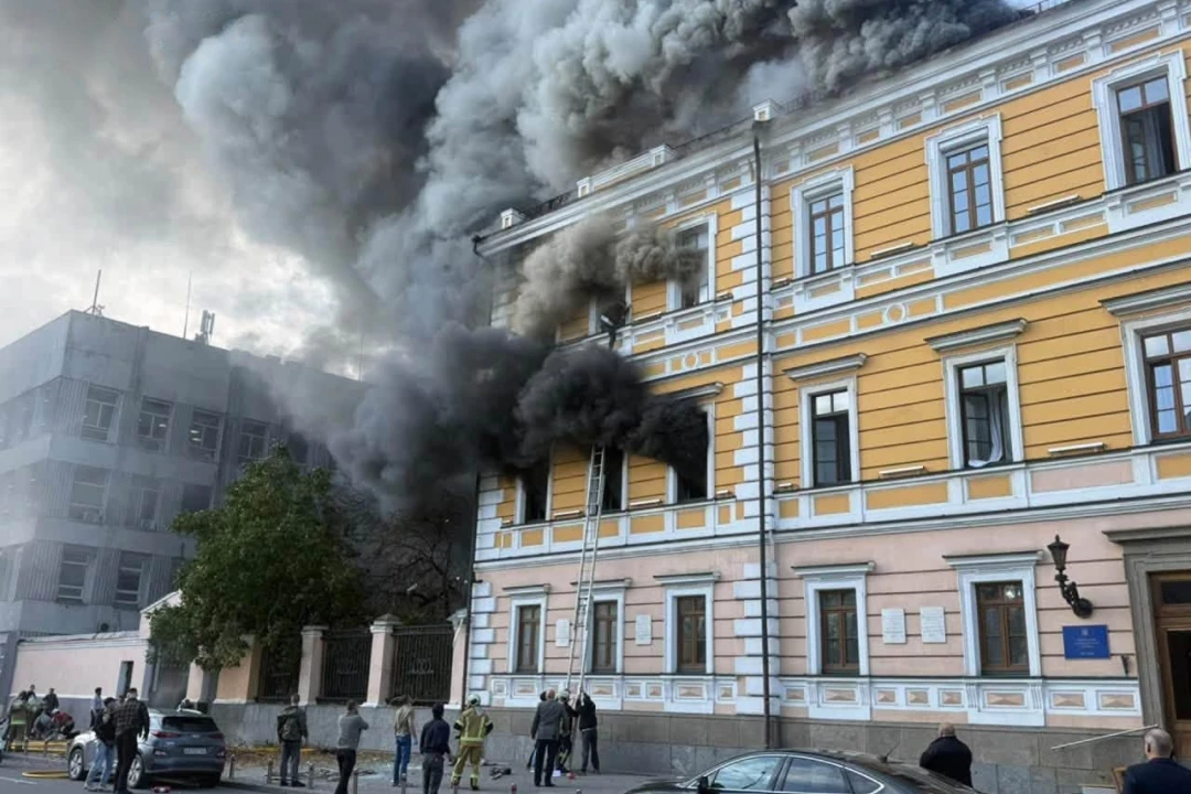 Росія вдарила по будівлі НАН України в центрі Києва &mdash; є загиблі та постраждалі