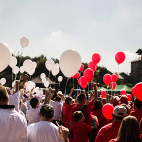 МОЗ закликало школярів не запускати повітряні кульки на випускних