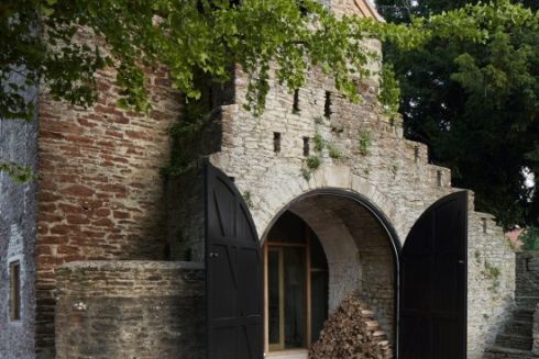 Британську пам’ятку архітектури перетворили на дім зі студією звукозапису: фото