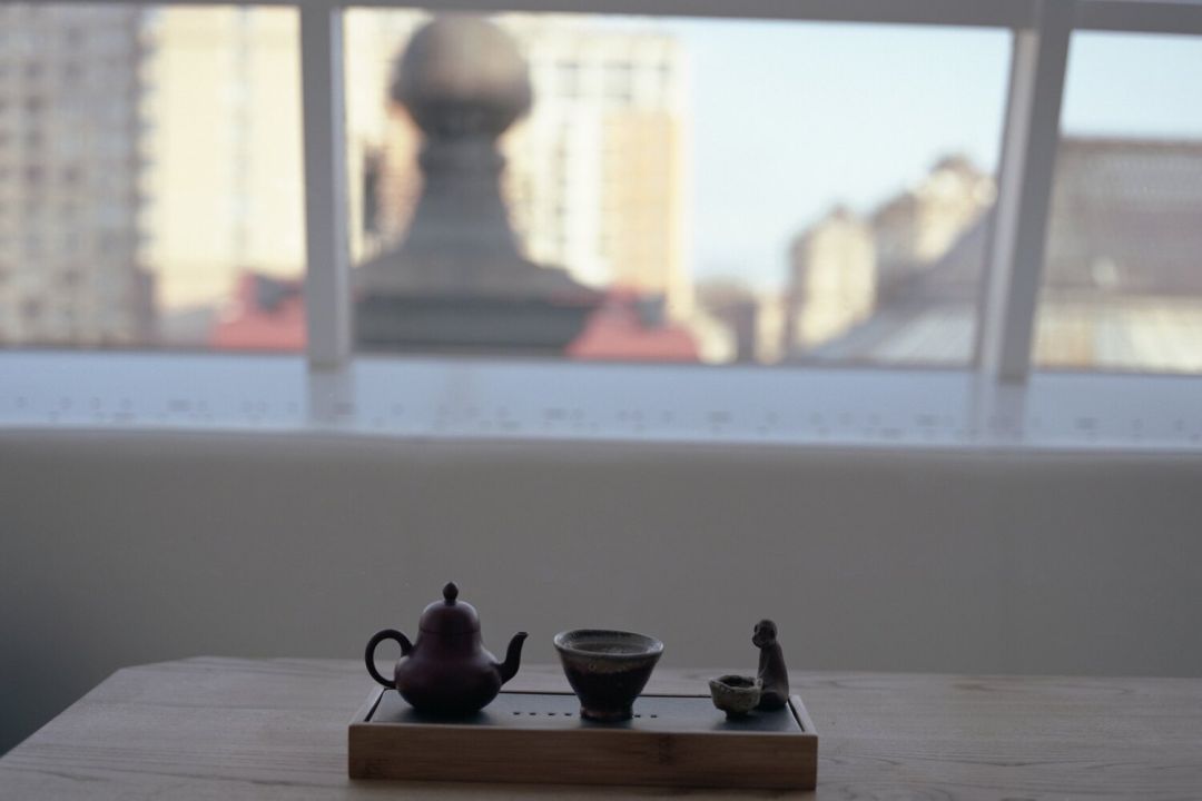 На Бессарабке открылось новое чайное пространство с пуэрами, тостами и десертами.