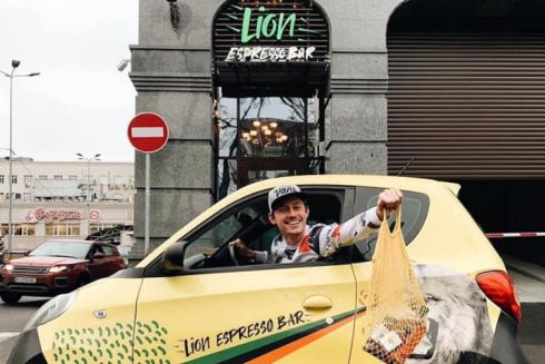 Киевский бар запустил доставку коктейлей по городу