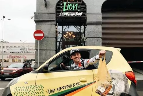 Киевский бар запустил доставку коктейлей по городу