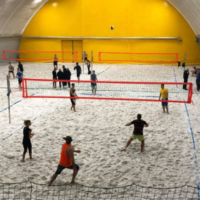 В Киеве открыли крытую площадку для игры в пляжный волейбол