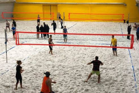 У Києві відкрили критий майданчик для гри в пляжний волейбол