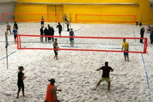У Києві відкрили критий майданчик для гри в пляжний волейбол