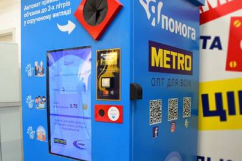 На Позняках установили третий благотворительный «Япомогабокс» с новыми функциями