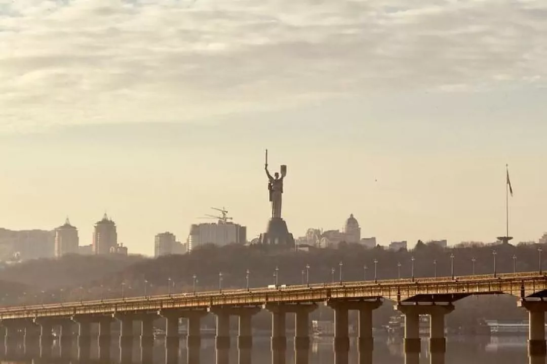 Закриття метро та зупинка транспорту під час тривог: Топ-7 транспортних проблем Києва