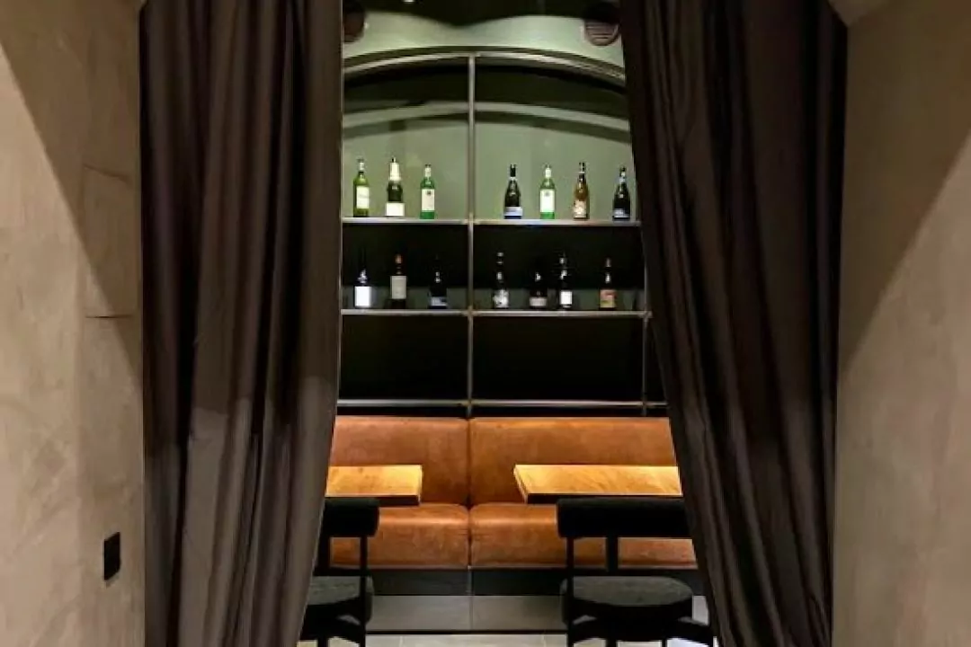 У Львові відкрився новий бар Nomad з безлімітними коктейлями Negroni