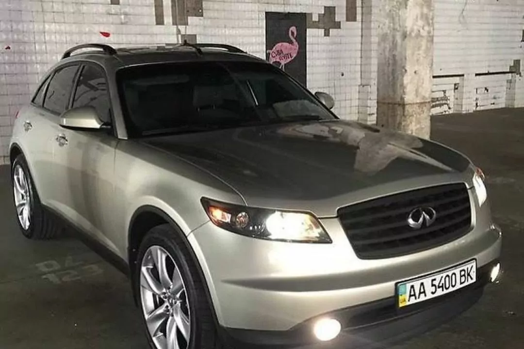 Киянин продає машину, щоб купити маски і безкоштовно роздати городянам