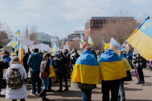 Украинцам за границей советуют пока не возвращаться и перезимовать в других странах