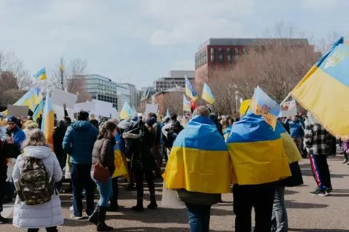 Украинцам за границей советуют пока не возвращаться и перезимовать в других странах
