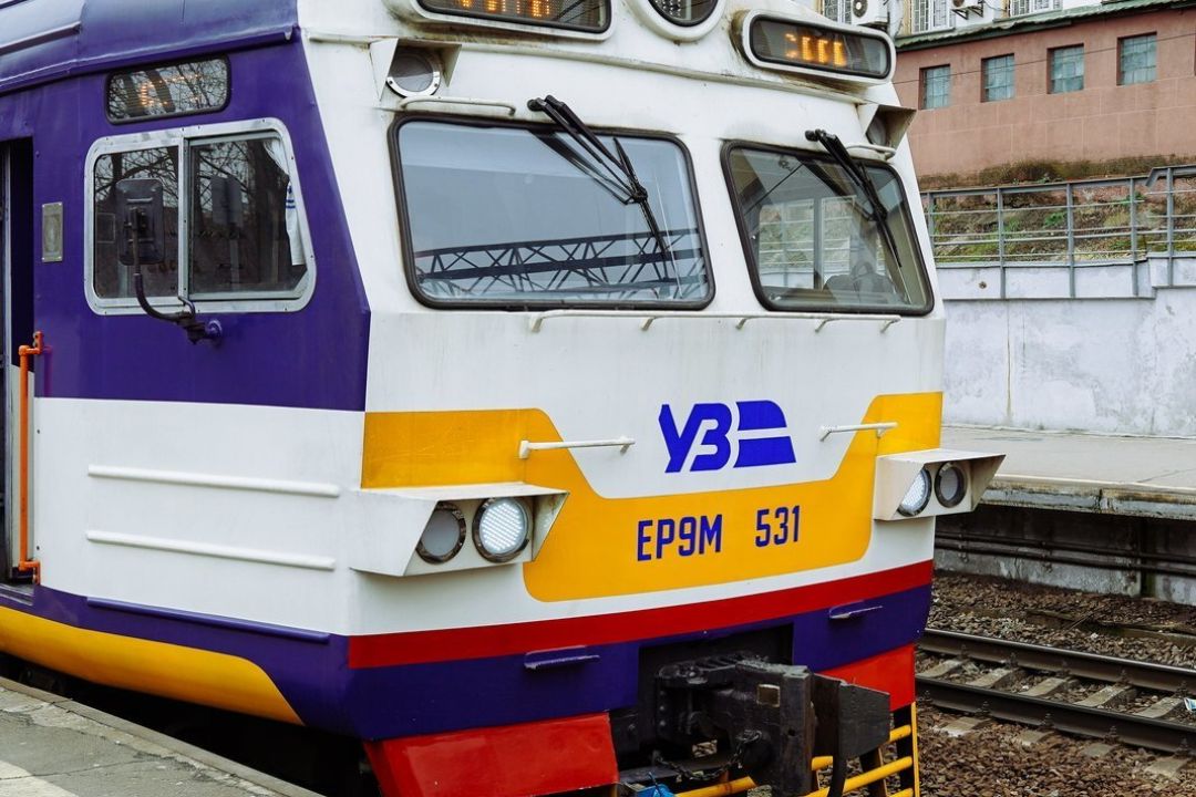 "Укрзалізниця" планує об'єднати квиток для міської електрички та комунального транспорту
