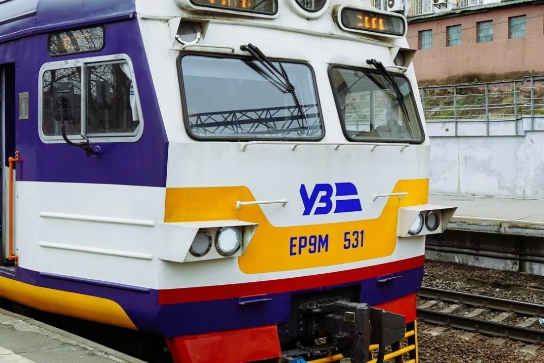"Укрзалізниця" планує об'єднати квиток для міської електрички та комунального транспорту