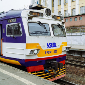 "Укрзалізниця" планує об'єднати квиток для міської електрички та комунального транспорту