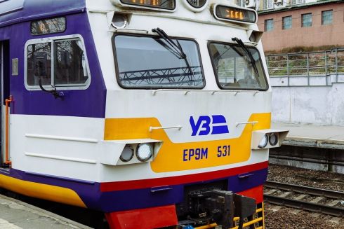 "Укрзалізниця" планує об'єднати квиток для міської електрички та комунального транспорту