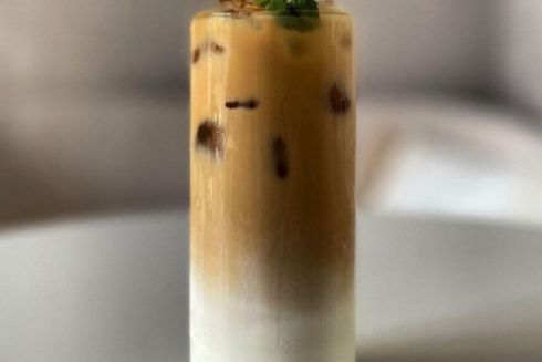 На Позняках запрацювала кав’ярня МАКАМО з кавою, десертами й вином