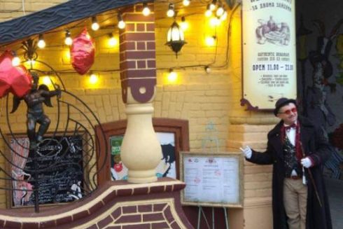 Найцікавіше за тиждень: Історія ресторану “За двома зайцями” та гід різдвяно-новорічними містечками Києва