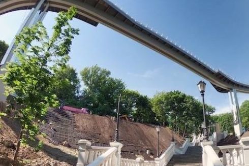 ДАБК заборонив будівництво розважального центру під Аркою дружби народів