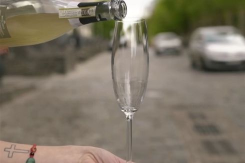 На Подоле заработала кофейня «Шелковица» с итальянским игристым