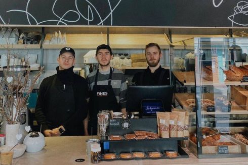 Придбати каву або випічку захисникам. Київські заклади «Завертайло» та Honey запустили проєкт для допомоги армії