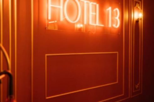 Около «Арсенальной» открылся бар Hotel 13