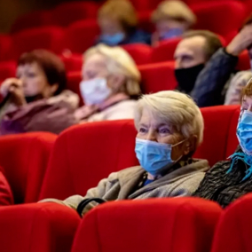 В кинотеатре «Жовтень» будут проводить бесплатные кинопоказы для пенсионеров