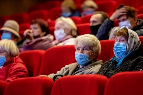 В кинотеатре «Жовтень» будут проводить бесплатные кинопоказы для пенсионеров