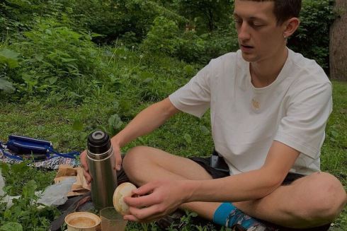 Київський офіціант пішки дійшов до Запоріжжя та зібрав мільйон для ЗСУ