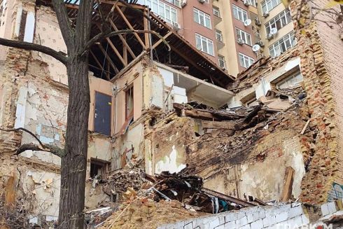 Жителям дома на Жилянской, в которую попал дрон, предлагают квартиры в новостройке за Красным Хутором. Они отказываются